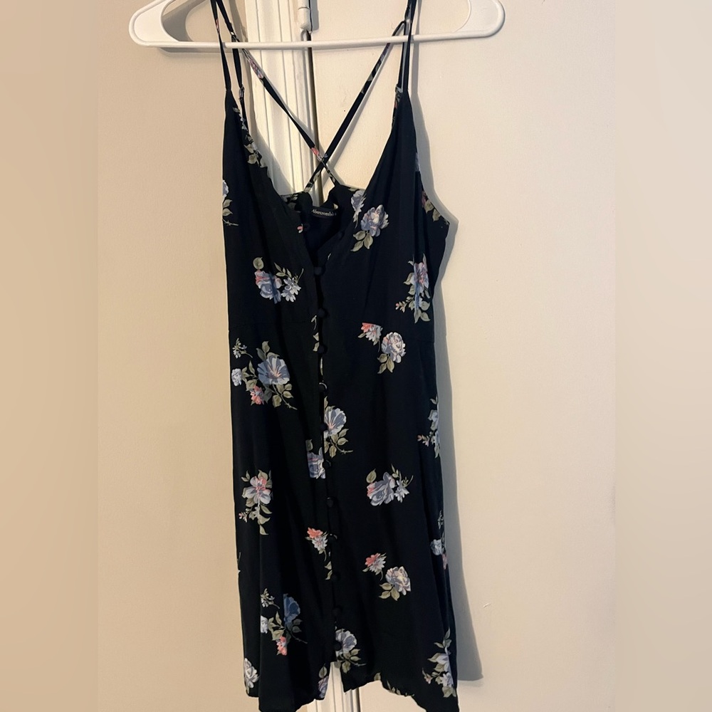 Sleeveless floral strappy dress